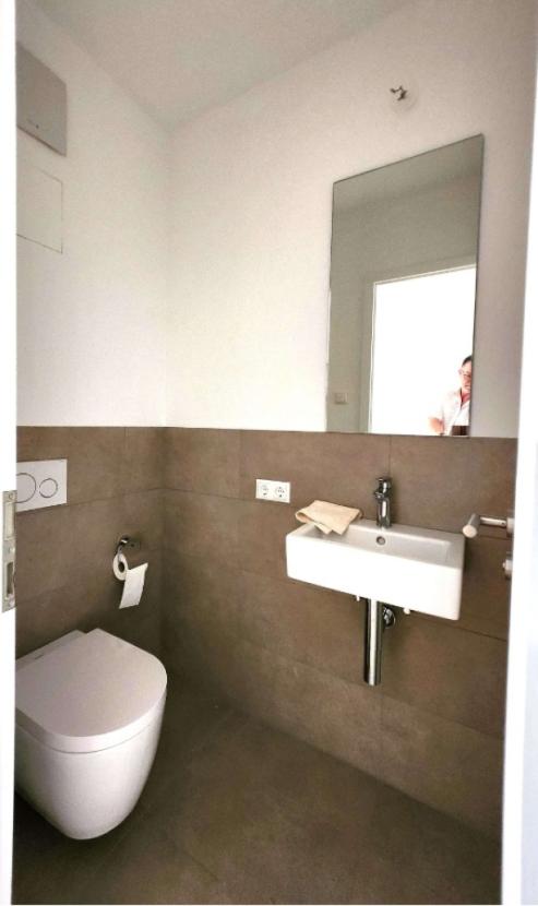12 Gäste WC