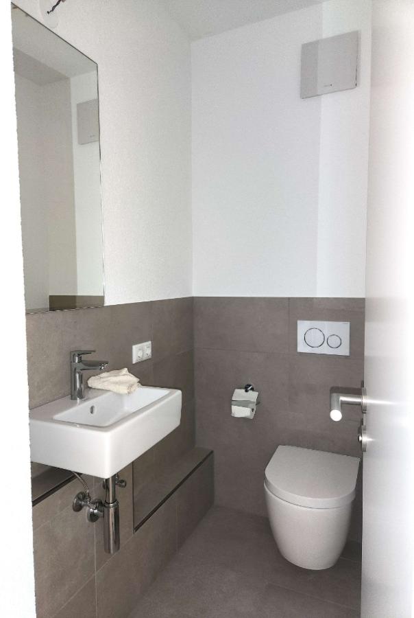 12 Gäste WC