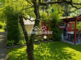 Garten und überdachte Terrasse