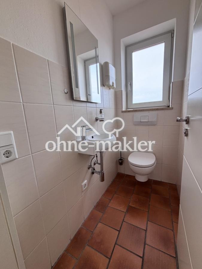 extra Toilette m.Fenster)