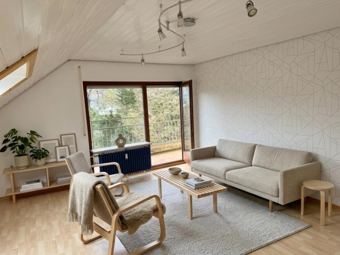 Wohnzimmer mit Balkonzugang, Bild bearbeitet