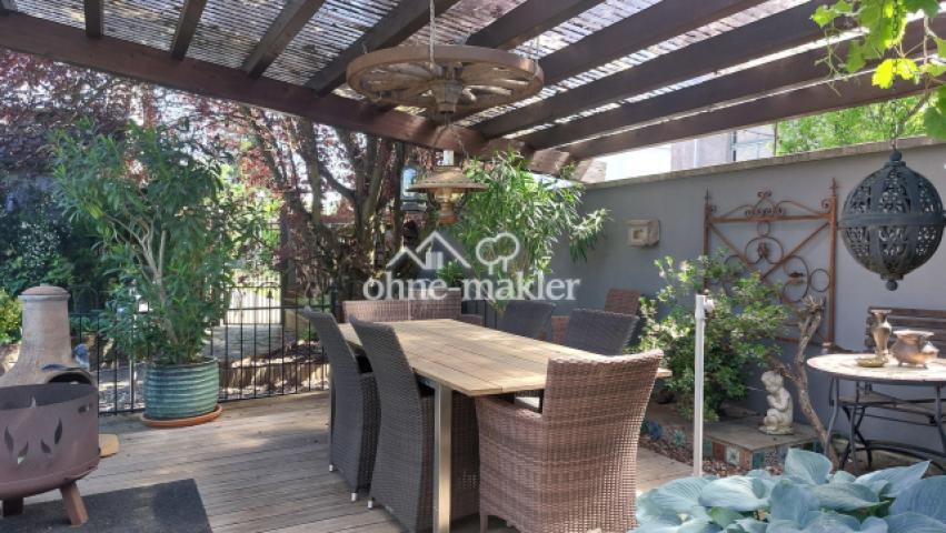 überdachte Terrasse im Garten
