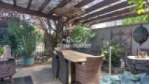überdachte Terrasse im Garten
