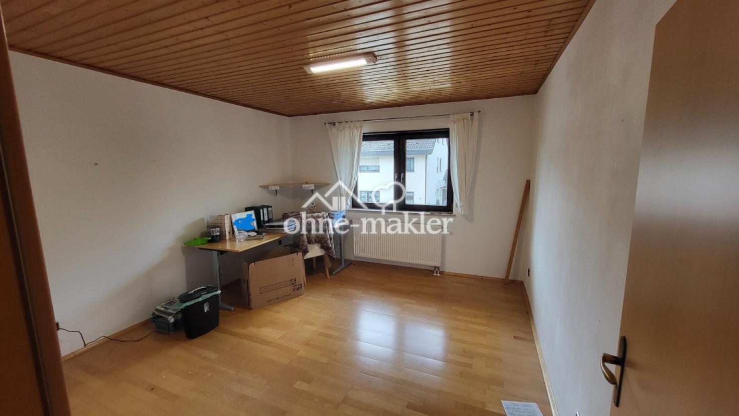 1.OG Zimmer 1 (Kind/Büro)
