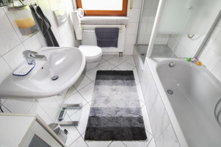 Badezimmer EG