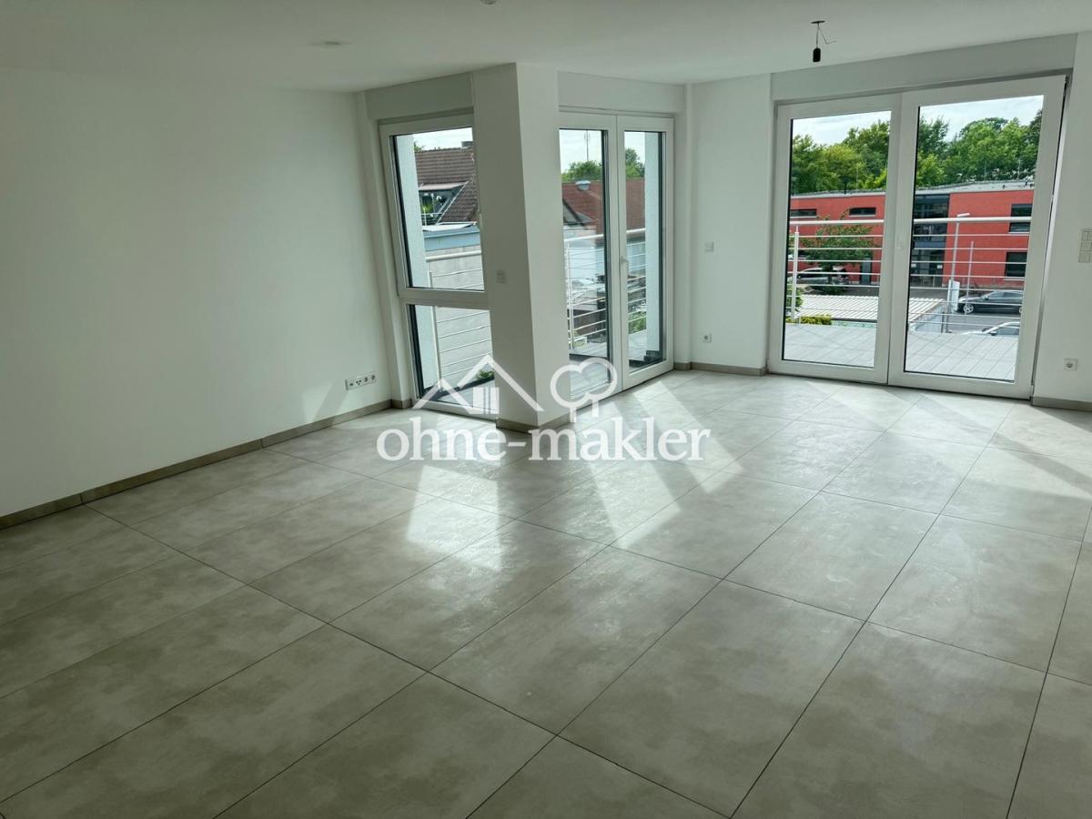 Wohnzimmer mit Balkon