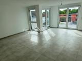 Wohnzimmer mit Balkon