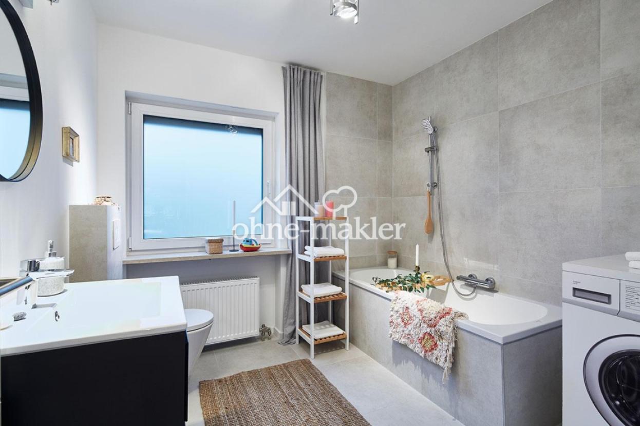 Helles Badezimmer