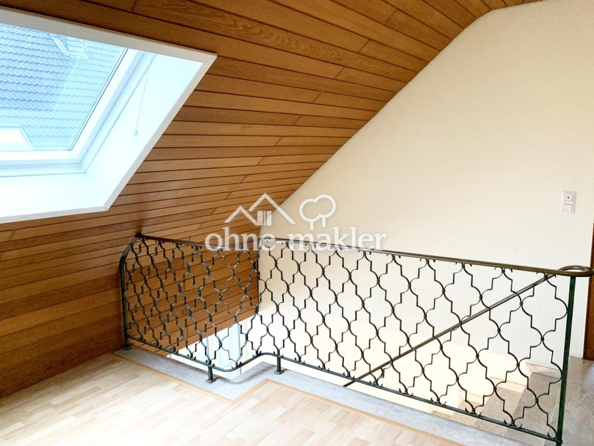 Flur im OG mit Dachfenster