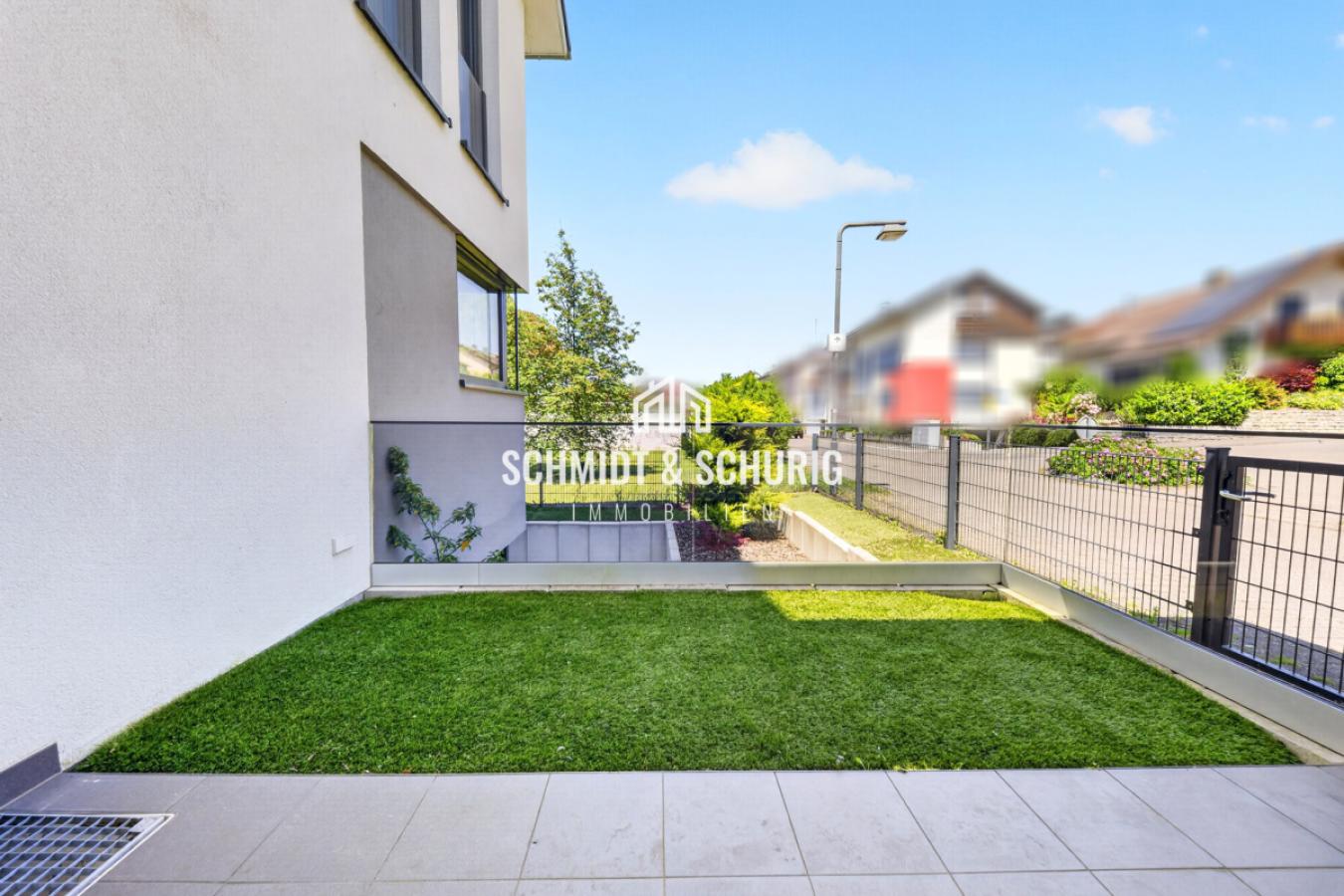 Balkon / hinter der Garage