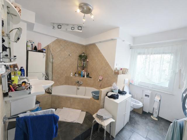 Badezimmer (EG)