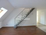 Wohnzimmer mit Treppe