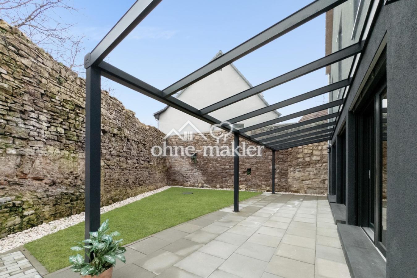 Innenhof mit Pergola