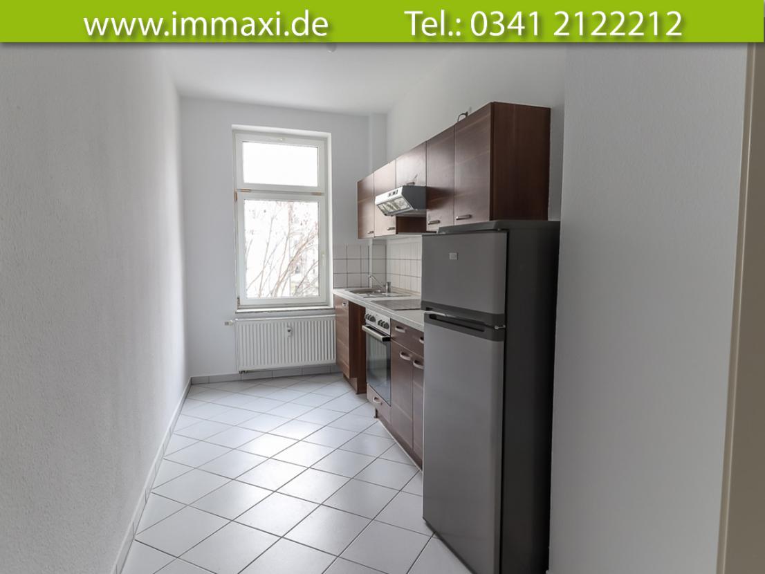 Küche-mit-Einbauküche