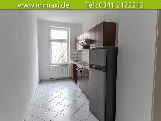 Küche-mit-Einbauküche