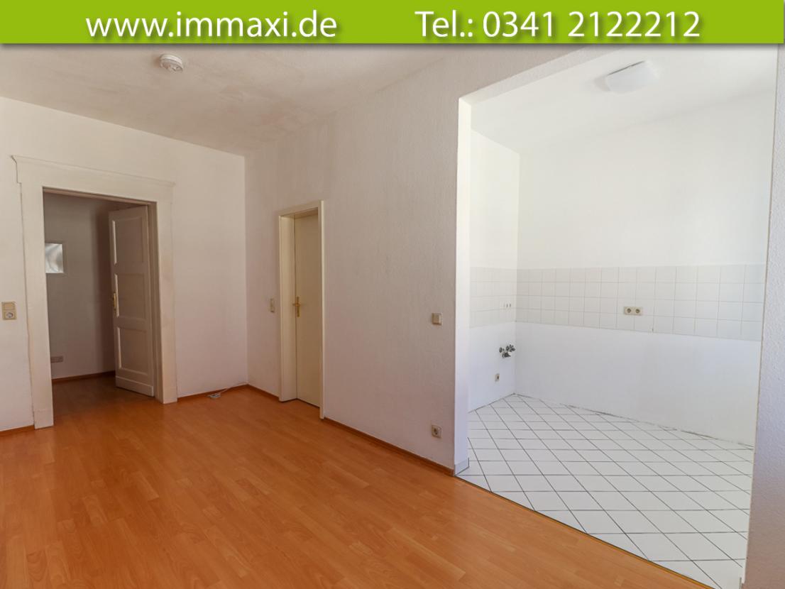 Wohnzimmer-mit-Blick-zur-Küche