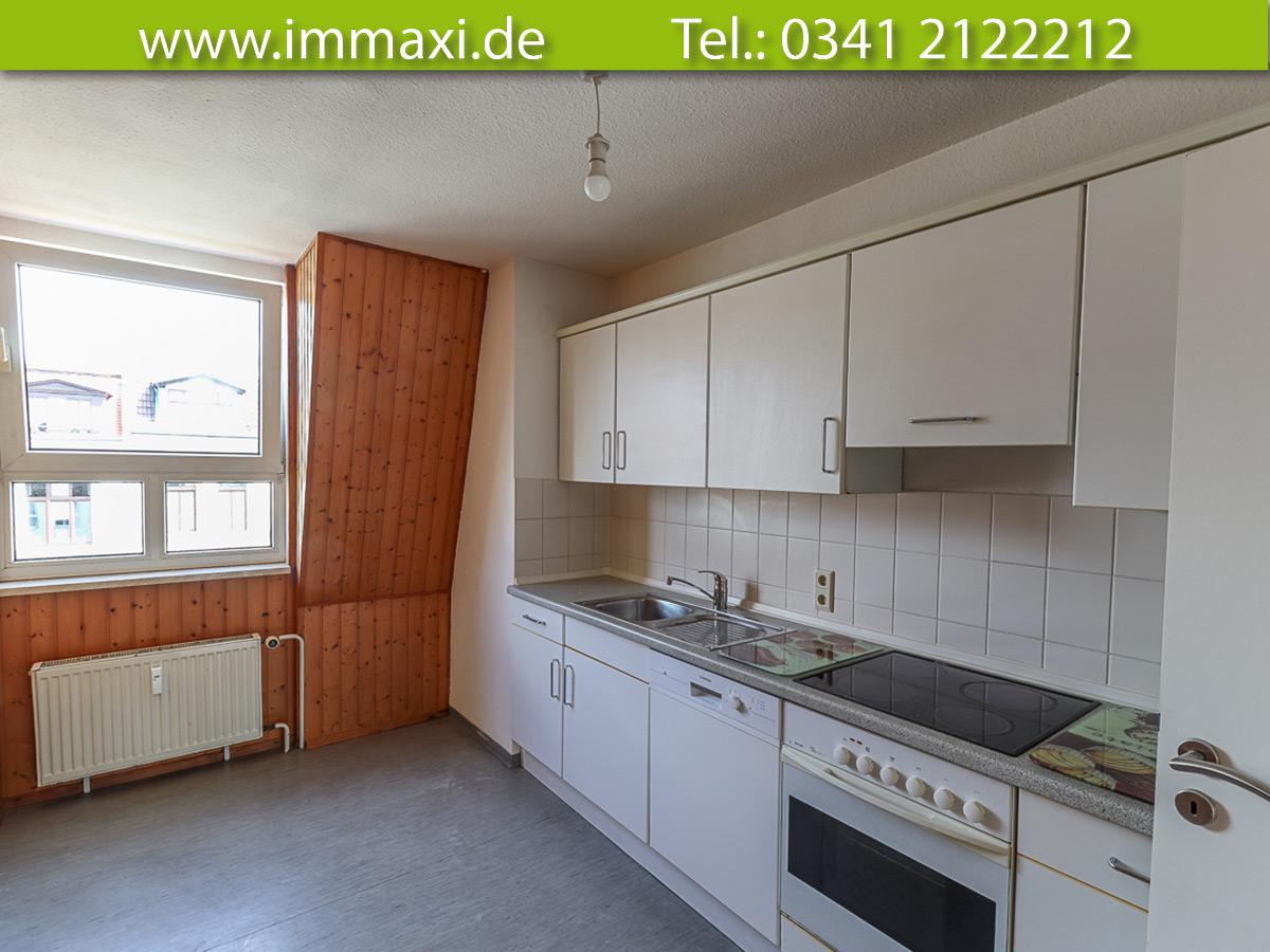 Küche-mit-Einbauküche