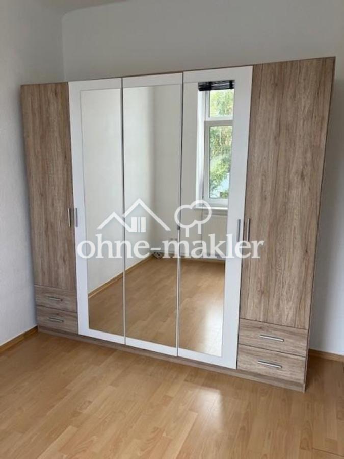 Schlafraum mit Kleiderschrank