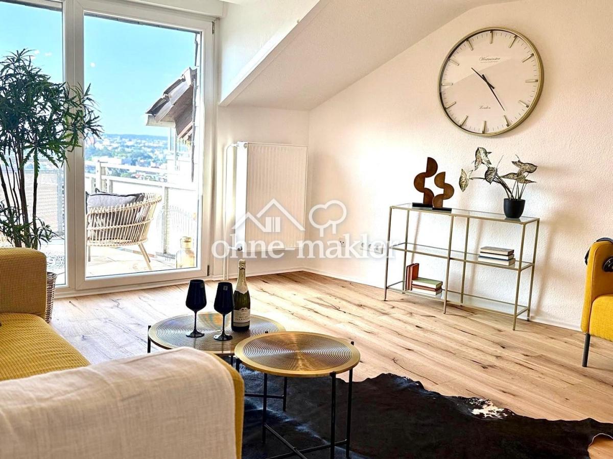 Wohnzimmer & Balkon 