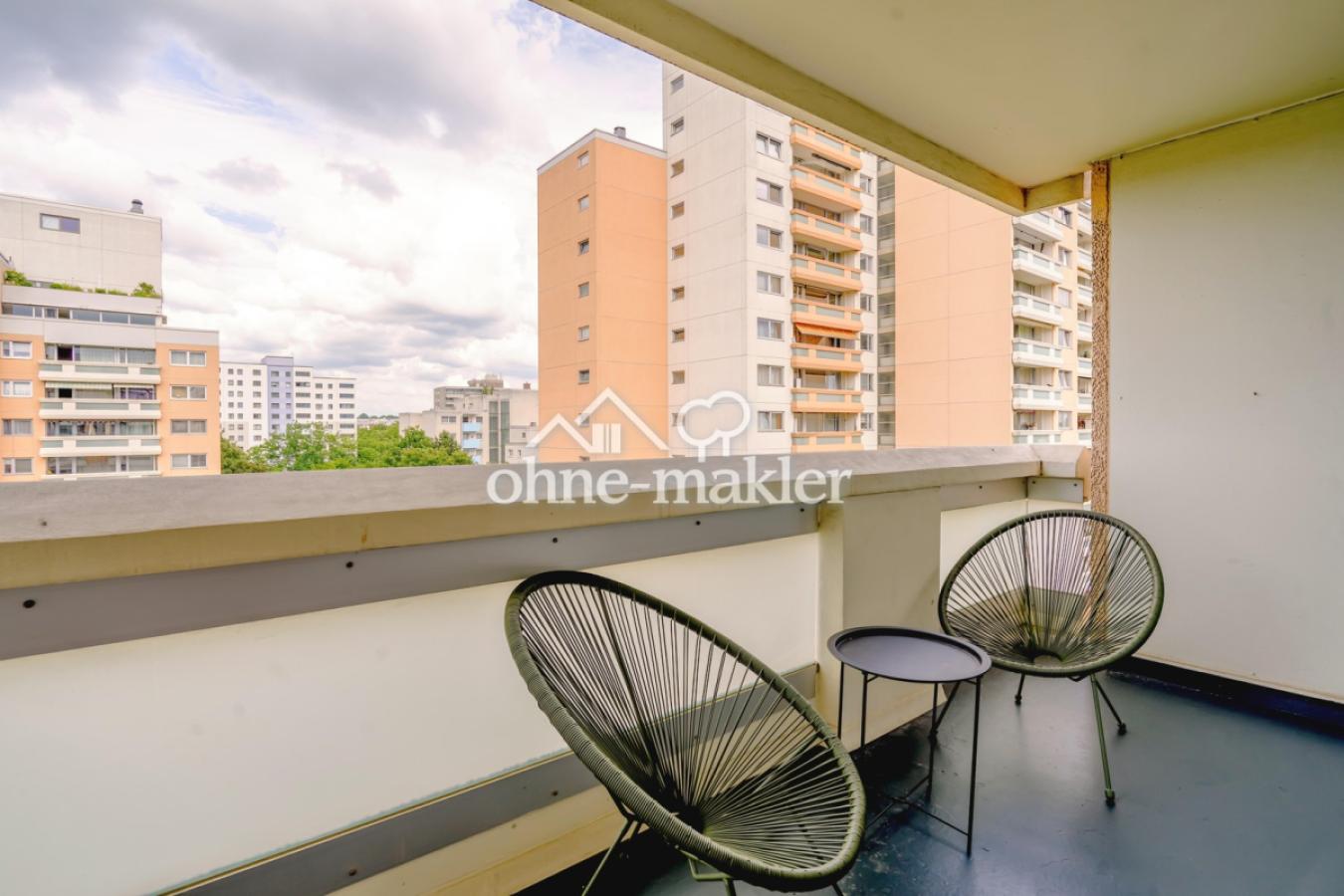schöner großer Balkon