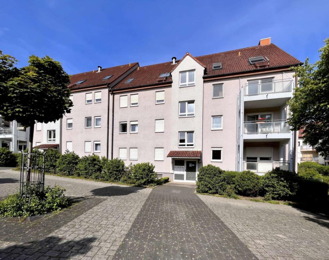 vor dem Haus