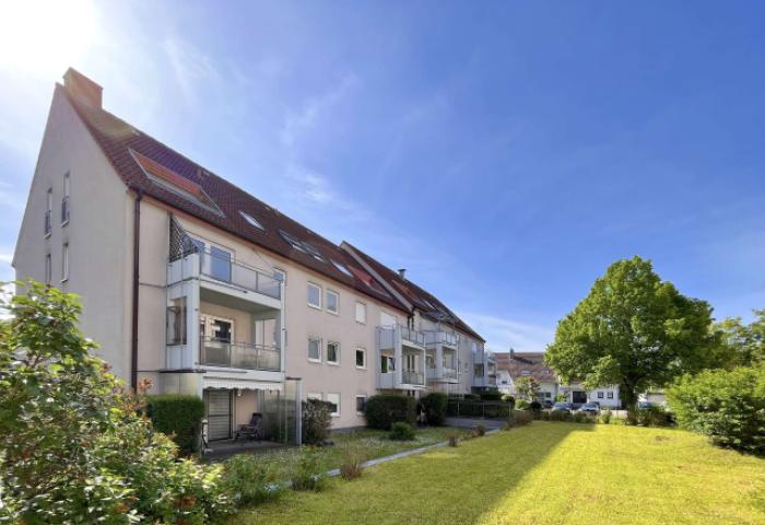 hinter dem Haus