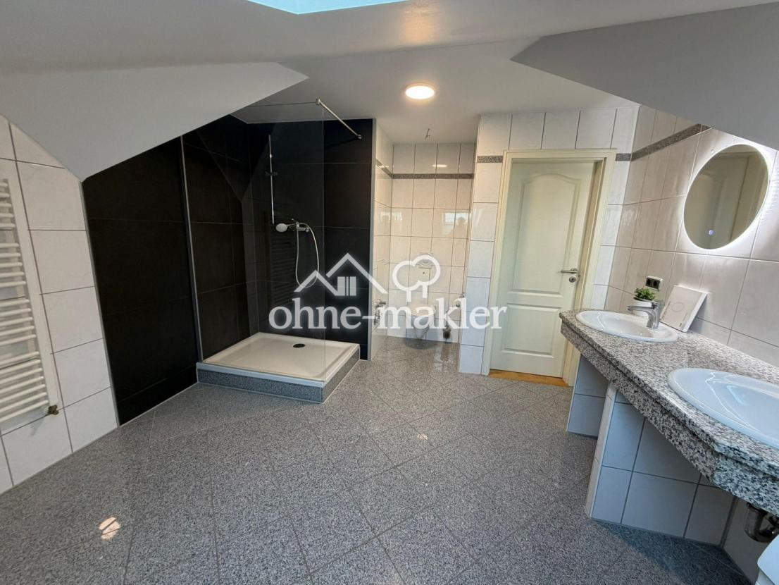 Badezimmer DG
