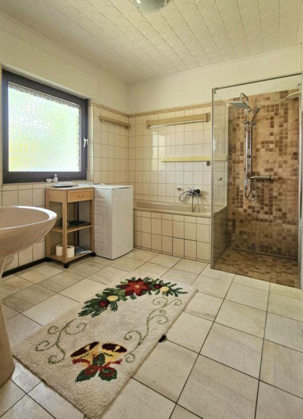 Badezimmer EG