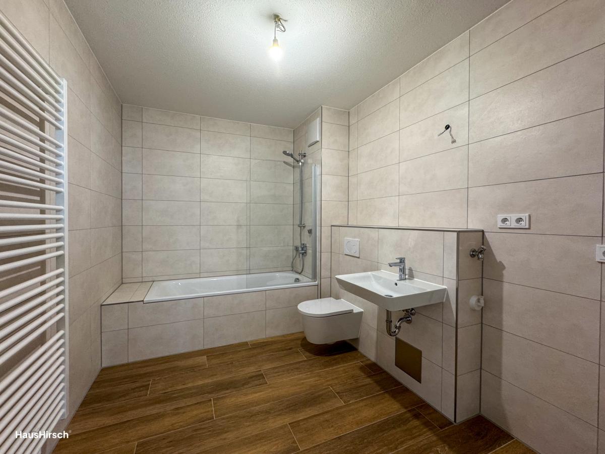 Wannen-Badezimmer