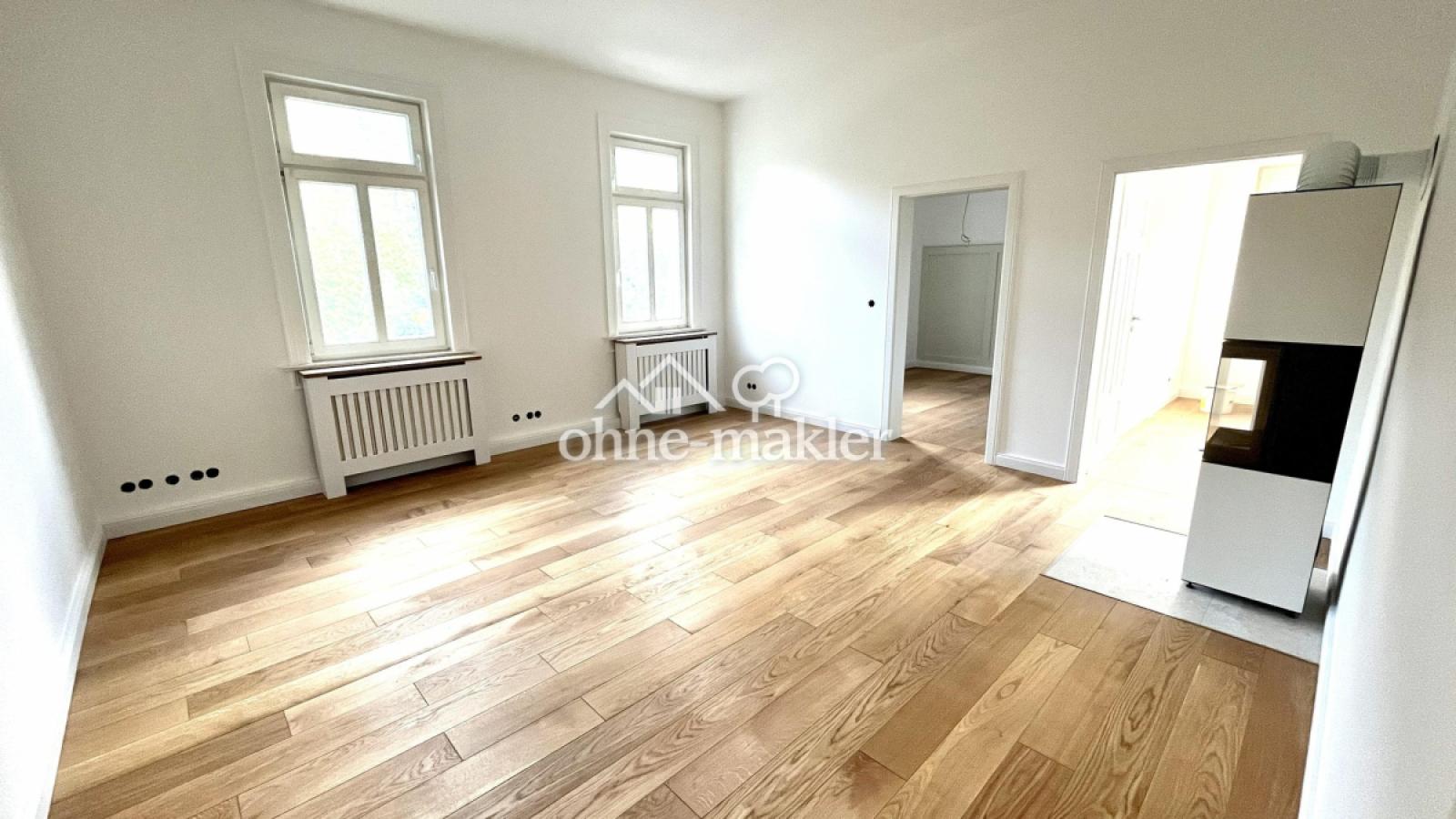 Wohnzimmer mit Kamin