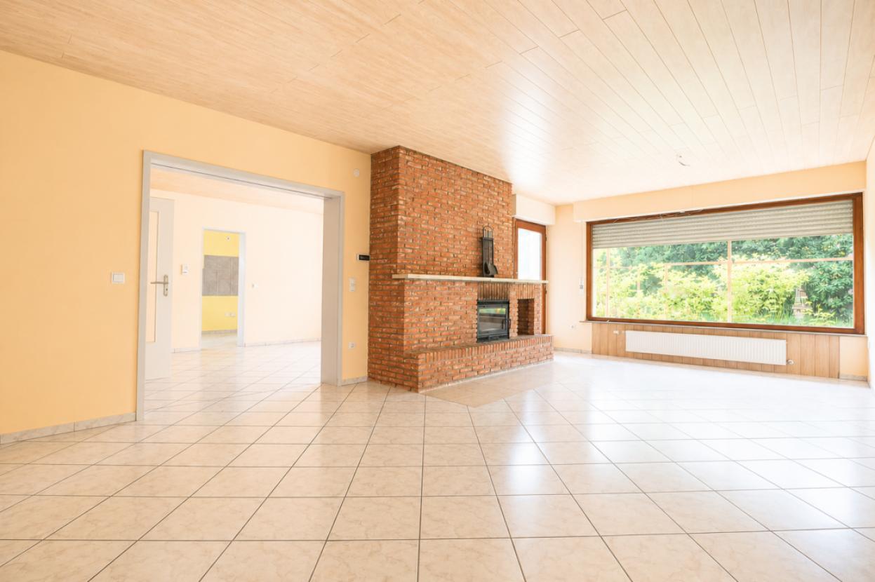 Wohnbereich mit Kamin im EG