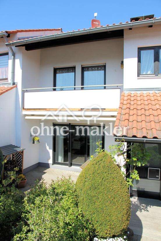 Südansicht Terrasse und Balkon