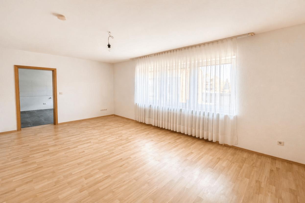 Geräumiges Wohnzimmer 1. OG - MFH