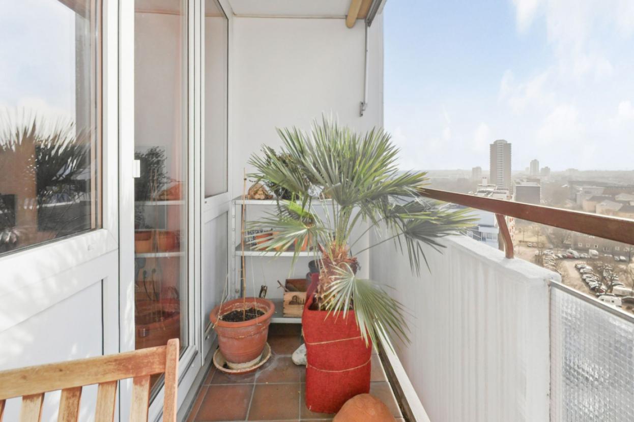 Balkon II (Wohn-Esszimmer)