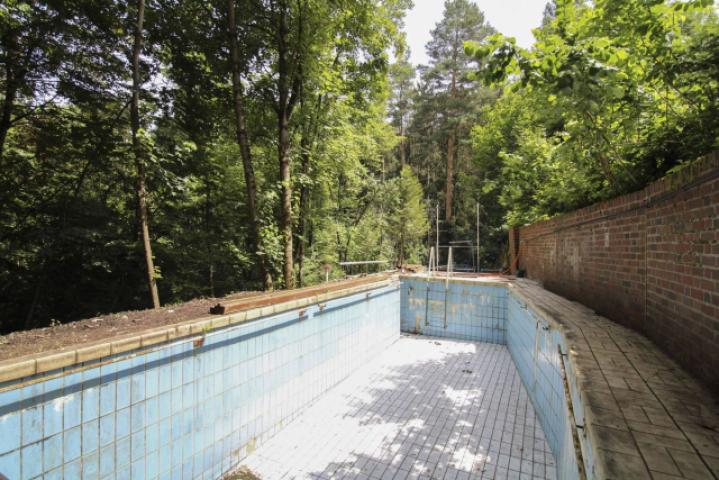 Großer beheizter Pool