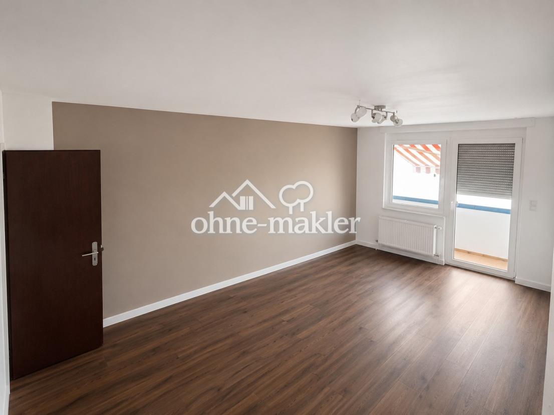 Wohnzimmer mit Westbalkon