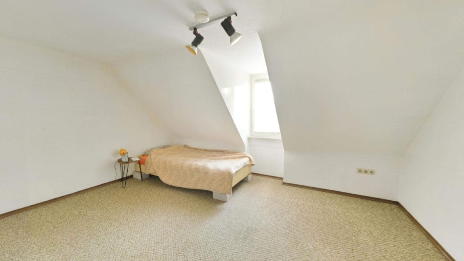 Schlafzimmer 1 DG