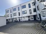 Innenhof mit Parkplatz