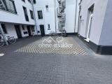 Innenhof mit Parkplatz