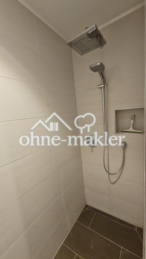 Dusche im 1. OG