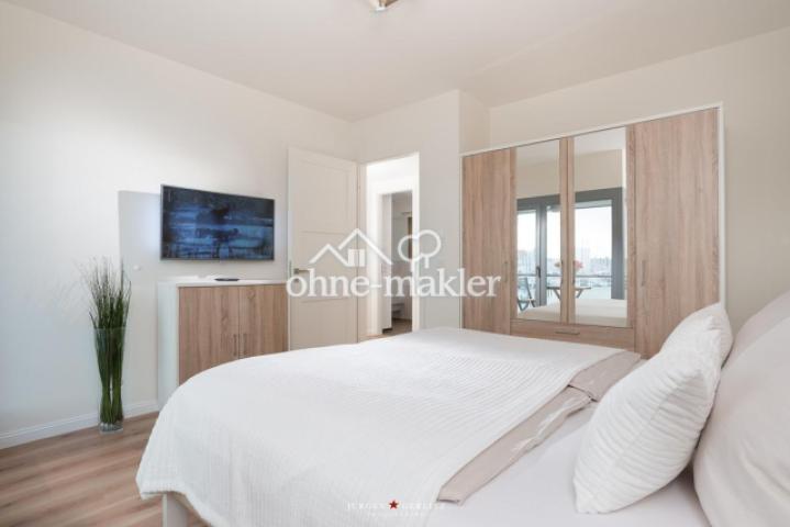 Schlafzimmer links