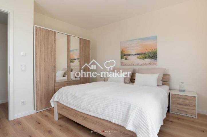 Schlafzimmer links