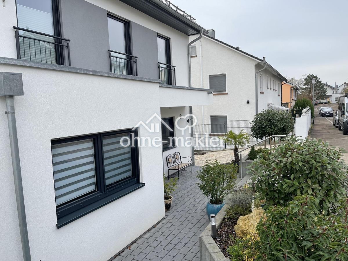Eingangsbereich mit Büro
