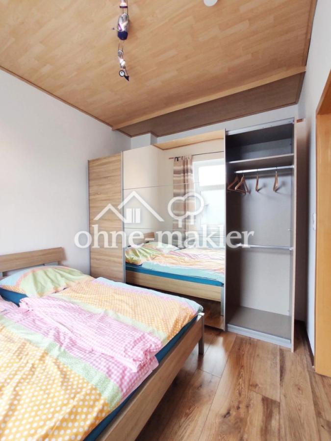 Schlafzimmer mit Einbauschrank