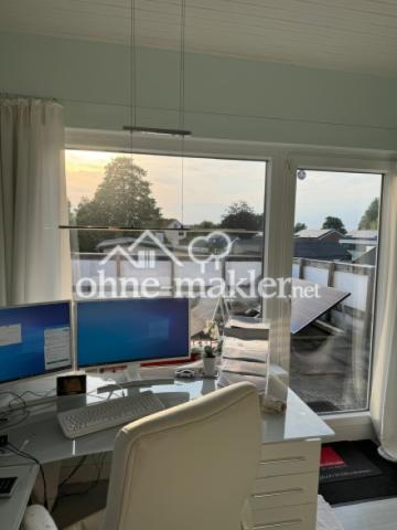 Büro mit Blick auf Terrasse