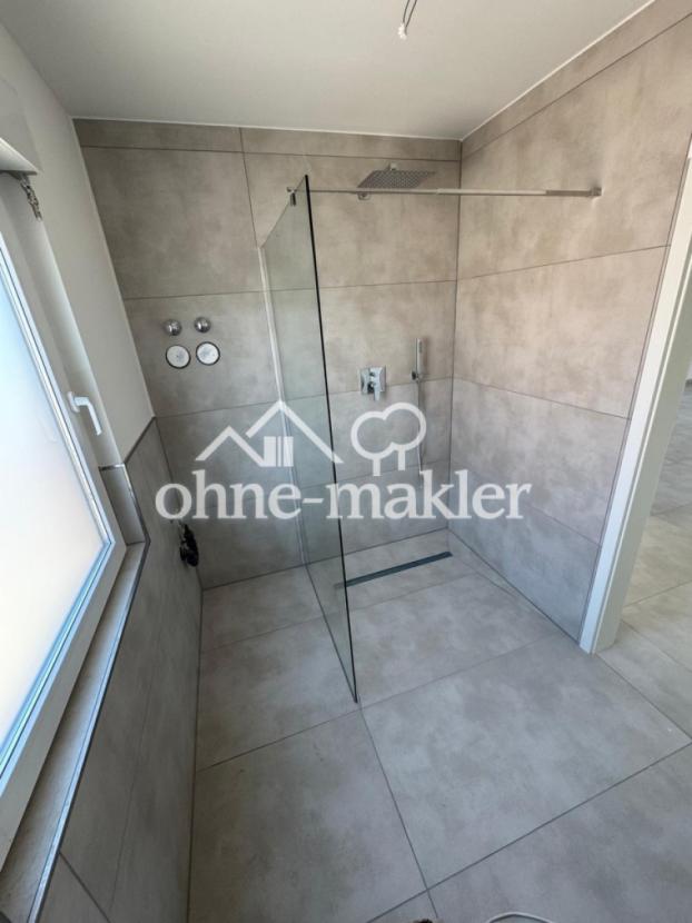 Badezimmer mit Fenster