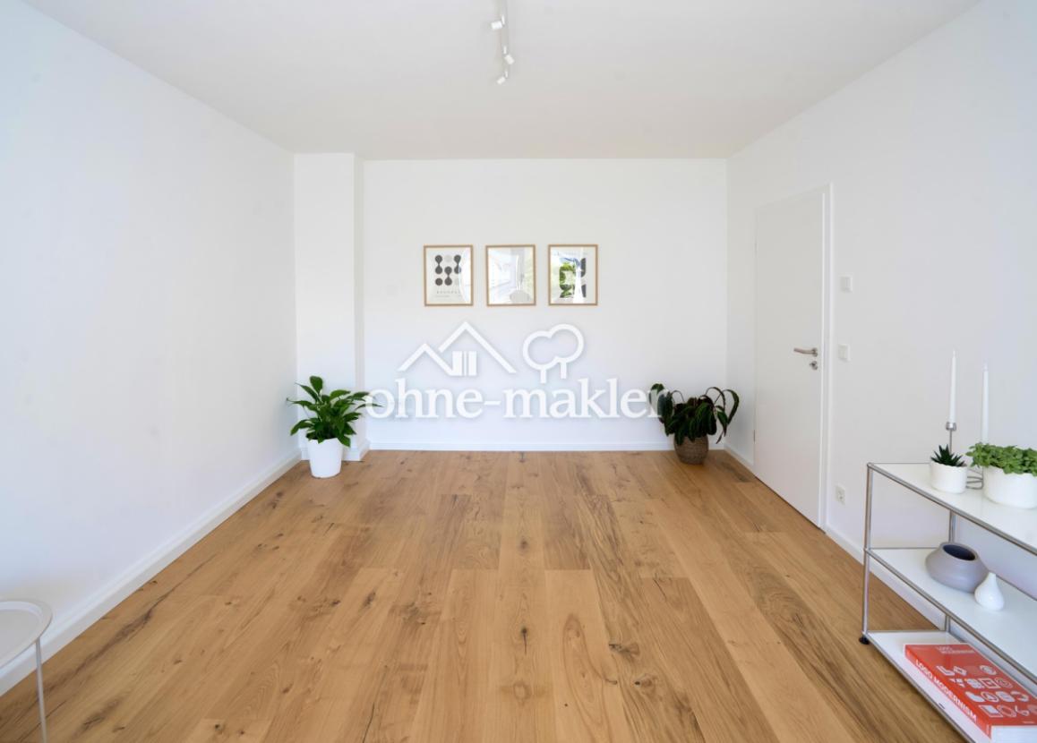 Geräumiges Wohnzimmer