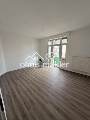 Wohnzimmer mit Balkon