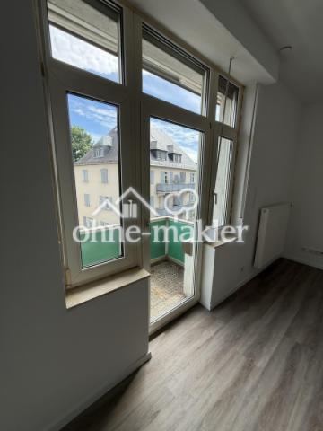 Wohnzimmer mit Balkon