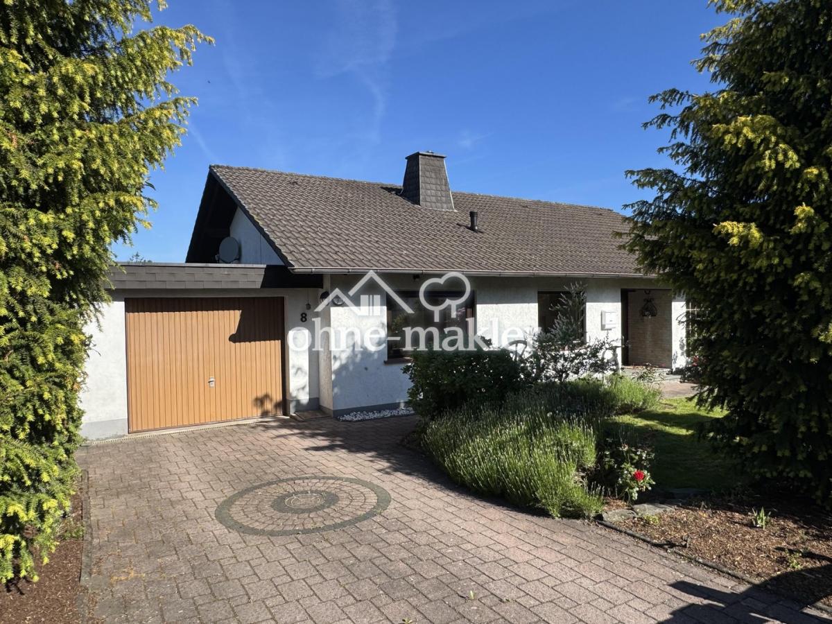 Stellplatz und Garage
